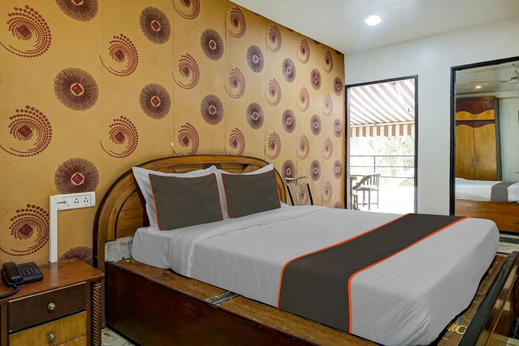 Hotel Galaxy Residency Kalyani Nagar 4*